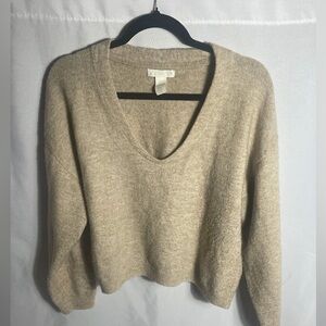 H&M Beige Knit V-Neck Cropped Sweater Size Small Soft Lightweight